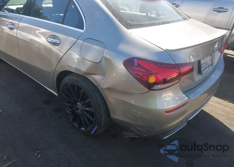 2019 Mercedes-Benz A 220 z USA, uszkodzony, nr VIN WDD3G4EB7KW020486